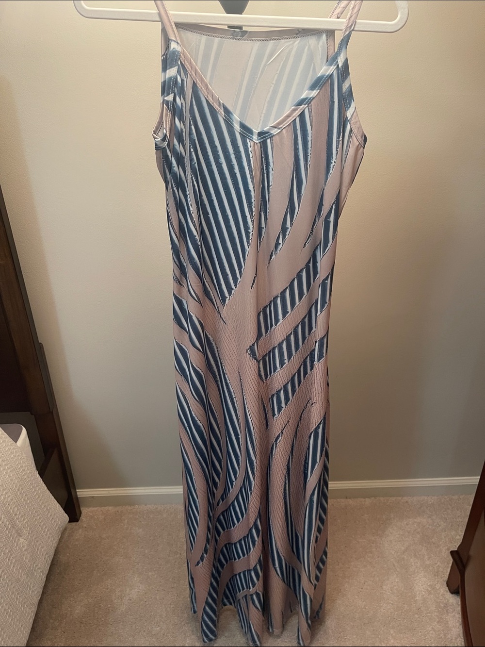 Sleeveless Maxi Dress with Abstract Stripe Print - Beige & Blue